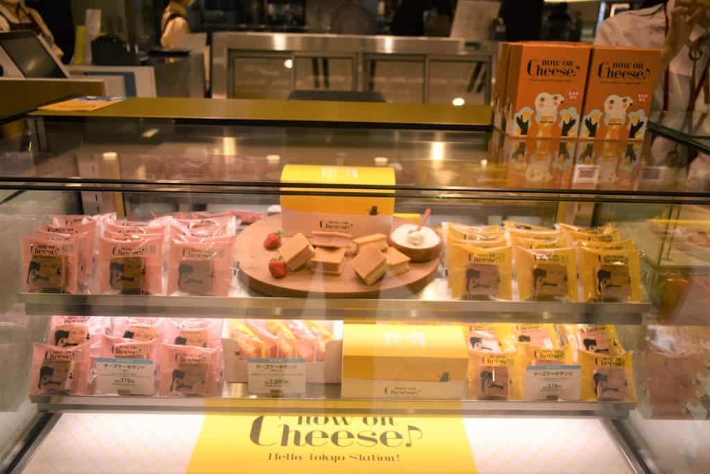 グランスタ東京 新作 お土産 ナウオンチーズ 東京駅限定チーズ クッキー スモーク カマンベール がサクホロでヤミツキに 193go Jp いくみごードットジェイピー