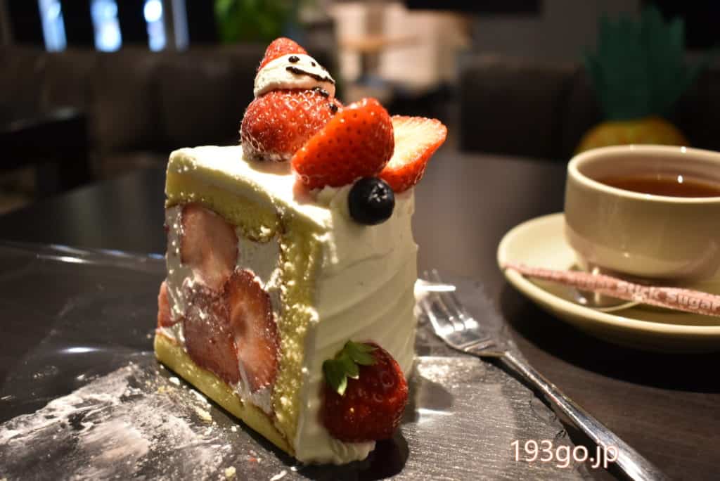 吉祥寺ランチ Berrycoco ベリーココ 美味しくて可愛いクリスマスケーキ あまおうゴロゴロスペシャルいちごショート スパイシーフルーツカレーと 193go Jp いくみごードットジェイピー