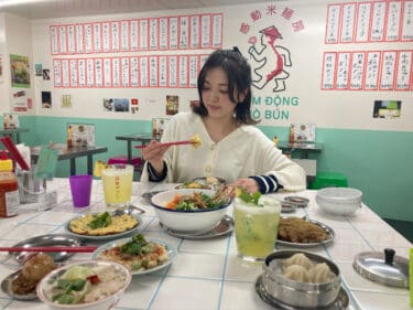 神田でベトナム料理　感動ボブン！アジアン屋台風のレトロ可愛い店内で屋台飯に点心、チェー…また食べたい感動の逸品は？飲み放題付き3000円の感動コースも