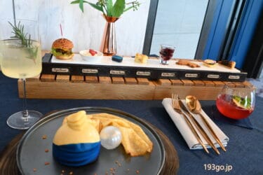 メズム東京　7月1日～新作アフタヌーンティーは17世紀オランダ絵画　フェルメール「真珠の耳飾りの少女」モチーフ　青色ターバンと真珠の耳飾りがインパクト抜群のケーキやオランダ菓子も登場