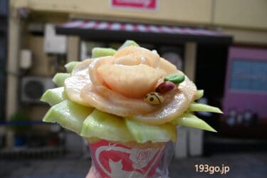 尾道クレープ「エタニティ」お花が開いた豪華クレープ　みずみずしい！フルーツ2種の組み合わせでまるでブーケに