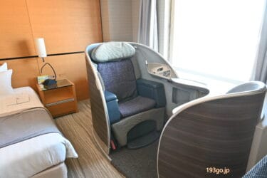 「羽田エクセルホテル東急」ファーストクラス気分を満喫!実物シートに機内食、コックピットの操縦体験も “空港ホテル”で楽しもう