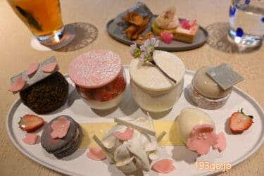 【実食リポ】「ハイアット セントリック 銀座 東京」東京の桜をテーマにグレーとピンクのアフタヌーンティー！桜香るスイーツ、甘酸っぱい苺と塩漬けがアクセントに