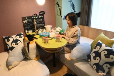 北海道旅行「OMO7旭川 by 星野リゾート」ペンギンルームに宿泊！旭山動物園モチーフの人気動物部屋　大浴場付き、サウナに白クマ