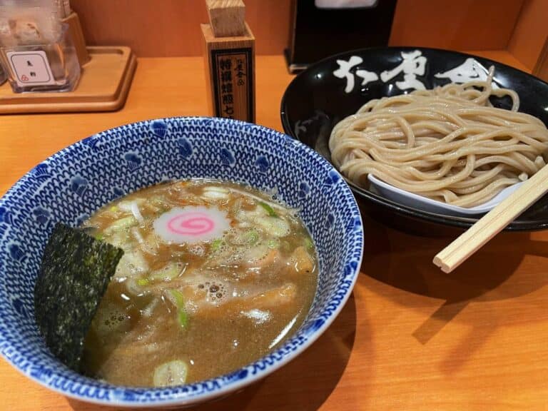 【東京駅】六厘舎で朝つけめん「東京ラーメンストリート」早朝から行列！あっさりスープで楽しむ朝ラーメン