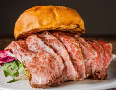 東急歌舞伎町タワー「和牛特区」でA5和牛サーロインステーキ＆和牛バーガー！ローストビーフ80gのボリューム・シグネチャーバーガーも