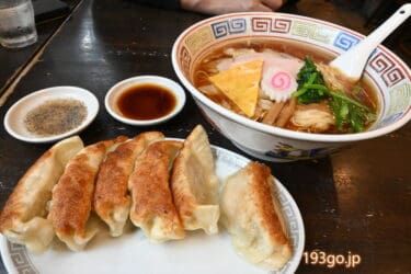 東銀座で町中華「萬福（まんぷく）」大正時代からの超老舗店　香ばしい醤油の炒飯、大ぶり焼き餃子、あっさり醤油のワンタンメン