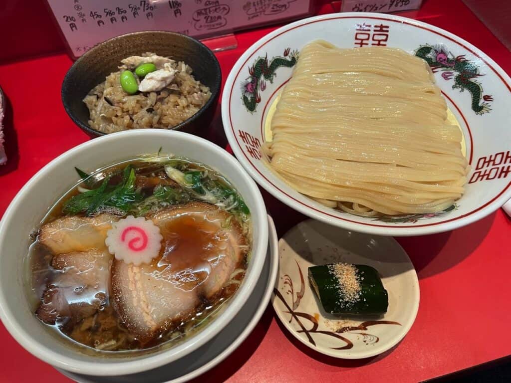 大阪・西長堀「カドヤ食堂 総本店」毎日行列！“つるもち”のつけそばが人気　限定鶏めしは旨味が凝縮