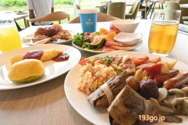 【朝食リポ】「ヒルトン沖縄瀬底リゾート」へ　朝食はビュッフェ！ライブキッチンは瀬底エッグベネディクト　スパイシーで濃厚なヒルトンカレーも