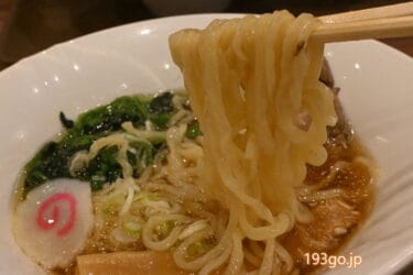 佐野サービスエリア（下り）で夜間の佐野ラーメン　フードコートは24時間、お土産も充実