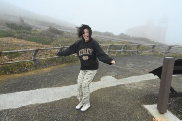 山形旅行！蔵王・御釜へ　突風で飛ばされそう！エメラルドグリーンの火山湖は見えるのか？