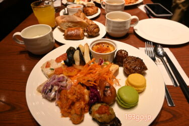 【朝食リポ】「新宿ワシントンホテル」でフランス料理の朝食ビュッフェ！WHGホテルズで各地の名物を味わう　焼きたてクロワッサンペルデュは絶品