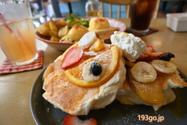 「C&C breakfast」那覇・国際通り近くの人気カフェでモーニング!リリコイパンケーキとエッグベネディクト